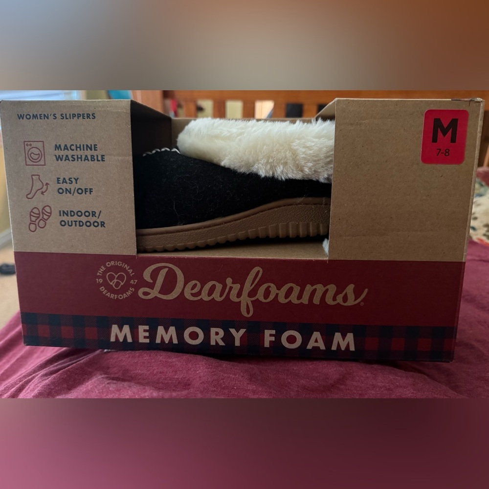 Dearfoams Black and White Memory Foam Slippers